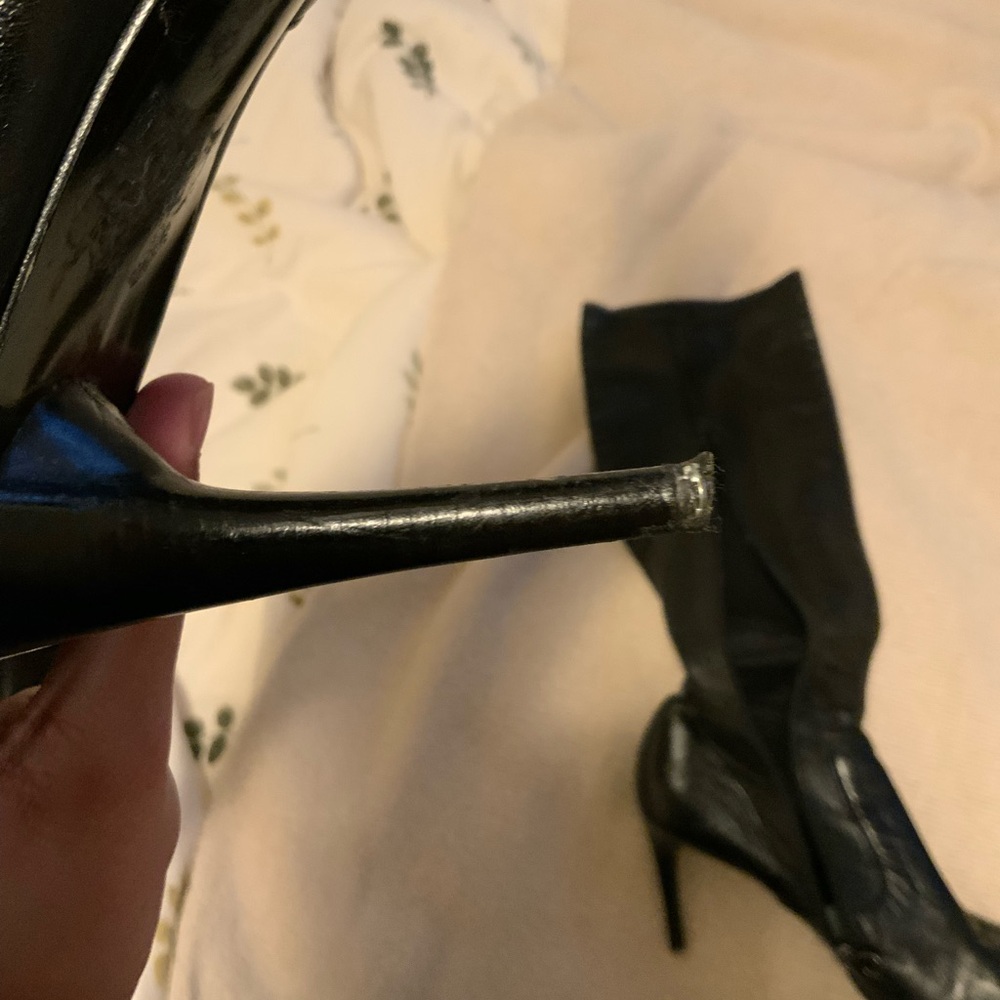Elegant Black Leather Knee-High Boots - Picture 4 of 10